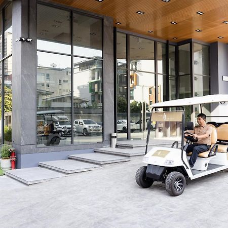Pure Eleven Hotel Bangkok Makkasan Екстериор снимка
